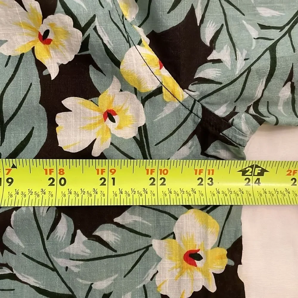 J. Crew Green and Black Hawaiian Floral Casual Button Up Shirt Mens Size Large